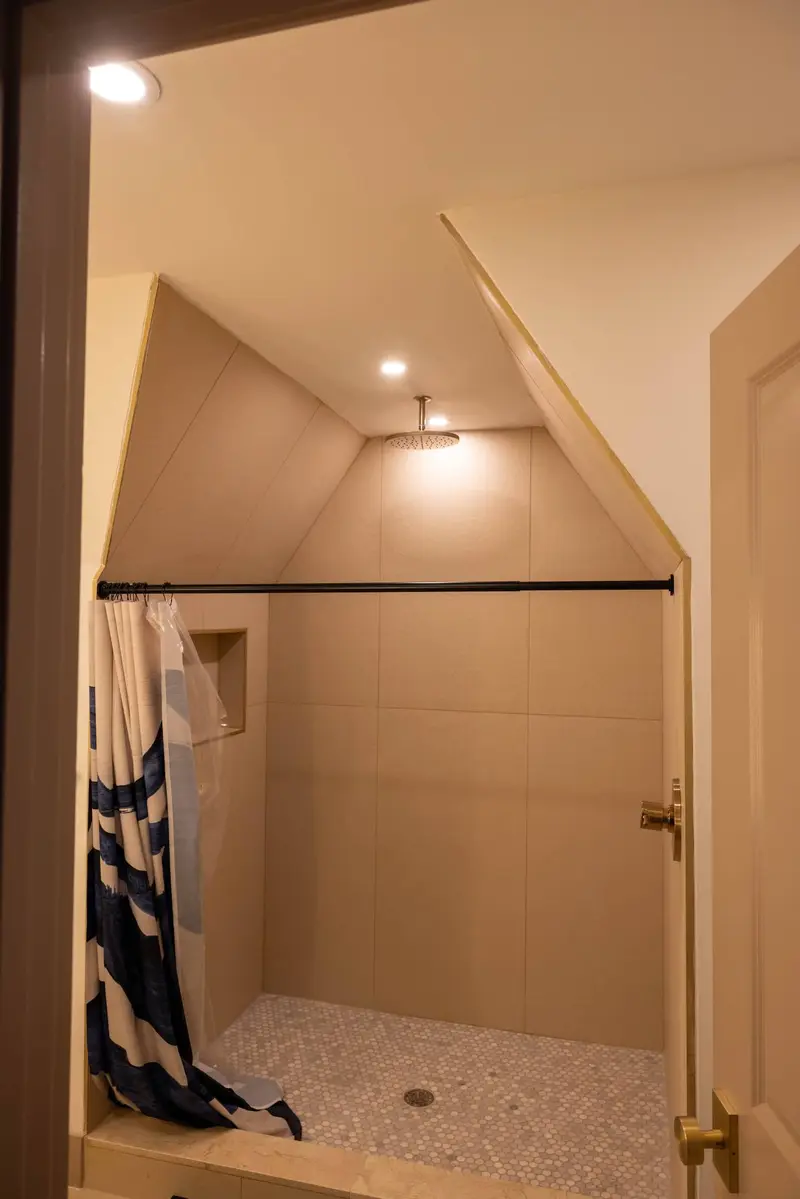 Full bathroom 3, Duplex Olive House vacation rental in Jersey City near NYC